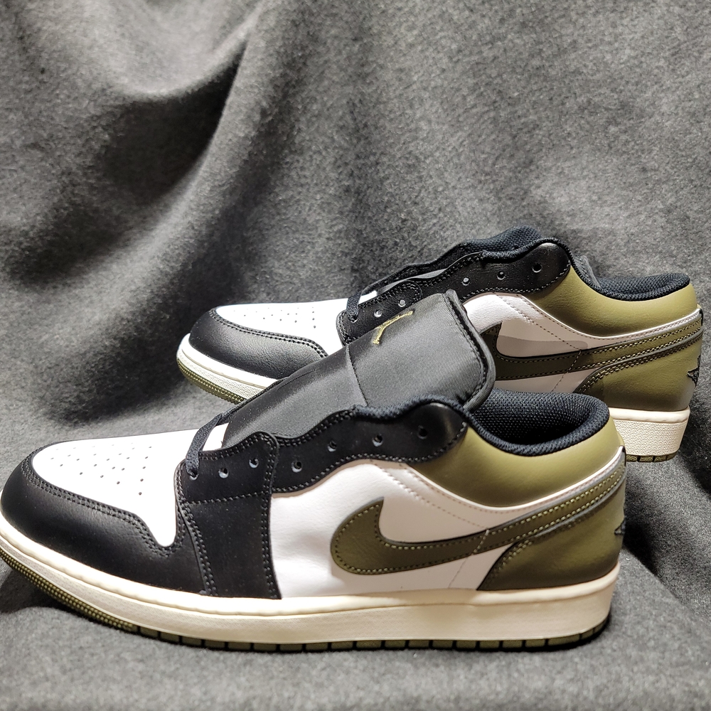 Nike Men's Black and White Sneakers - Picture 4 of 6